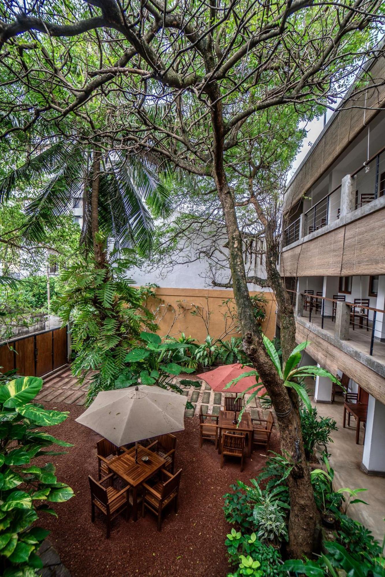 Отель Sayura House Коломбо Экстерьер фото